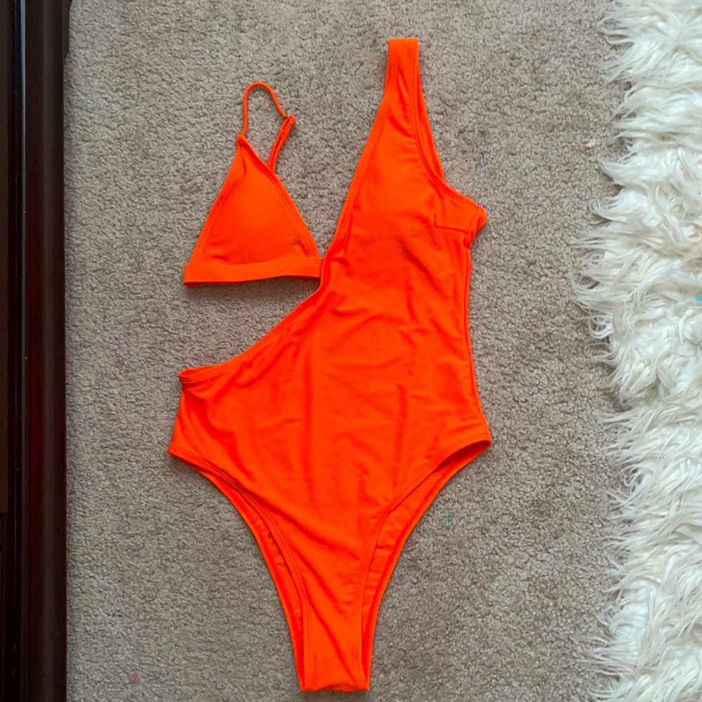 Bathing suit